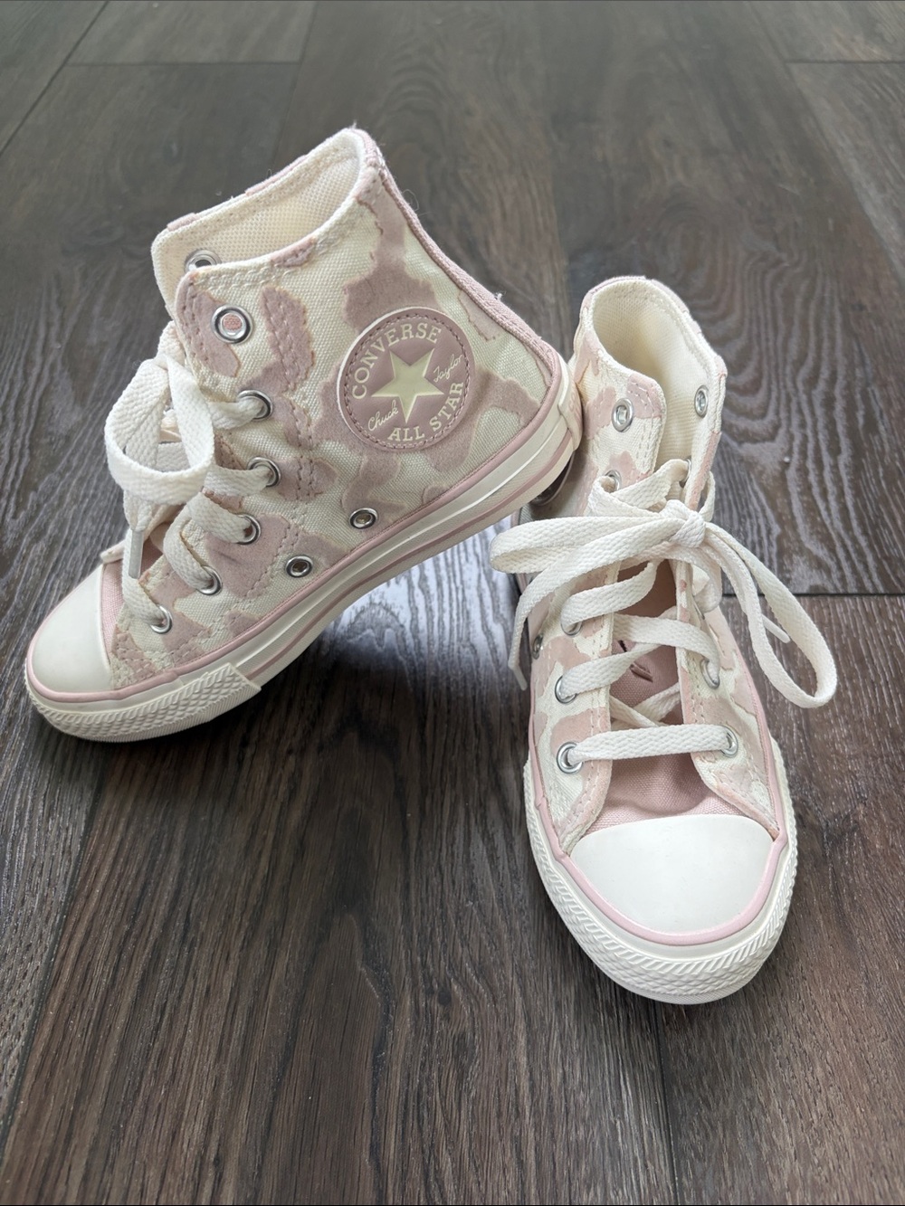 NWOT Converse Kids Pink Camo High-Top Sneakers